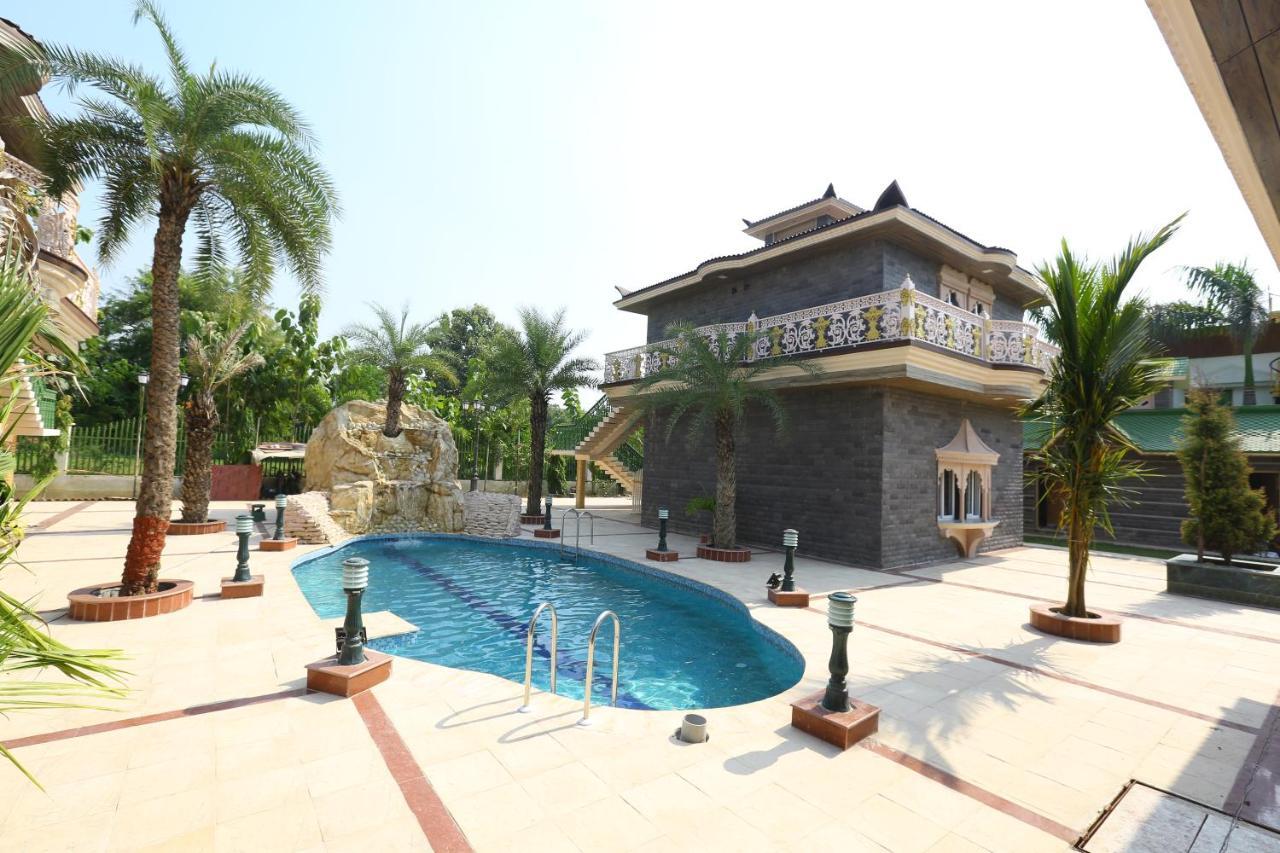 Mann The Palm Retreat Hotell Lucknow Eksteriør bilde