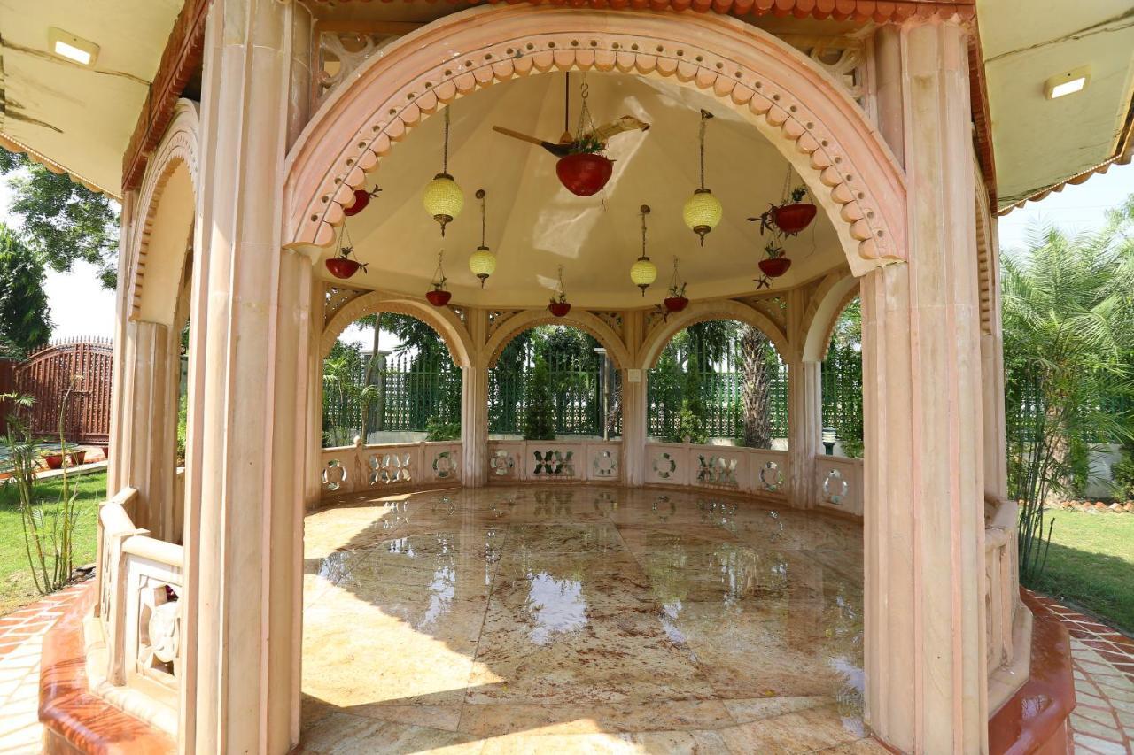 Mann The Palm Retreat Hotell Lucknow Eksteriør bilde