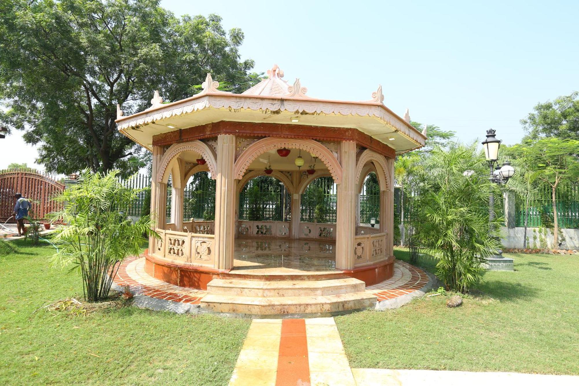 Mann The Palm Retreat Hotell Lucknow Eksteriør bilde