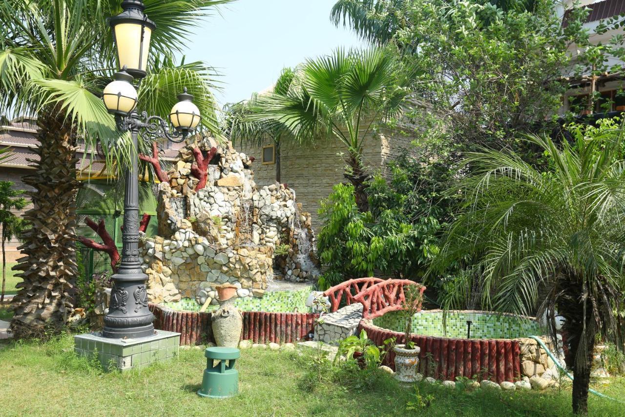Mann The Palm Retreat Hotell Lucknow Eksteriør bilde