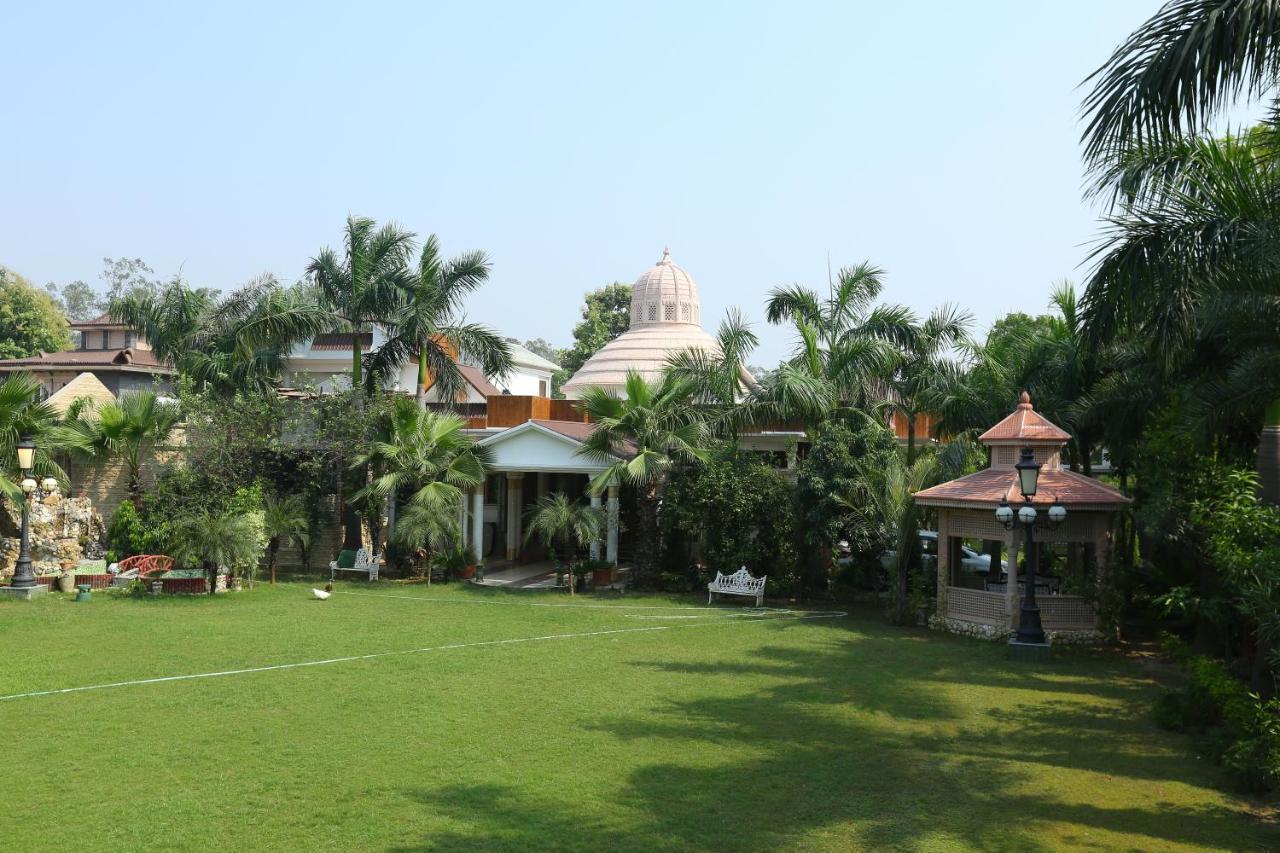 Mann The Palm Retreat Hotell Lucknow Eksteriør bilde