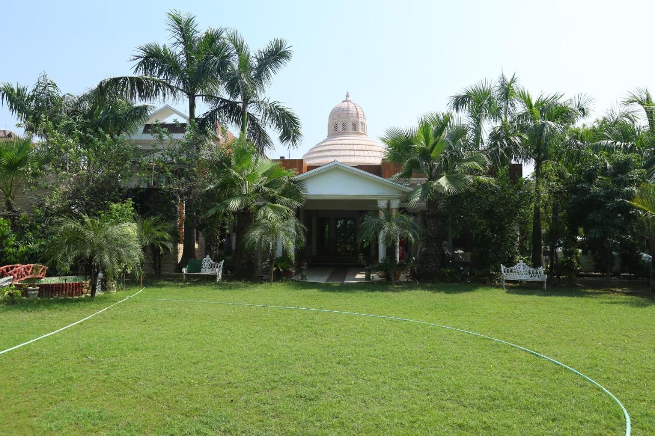 Mann The Palm Retreat Hotell Lucknow Eksteriør bilde