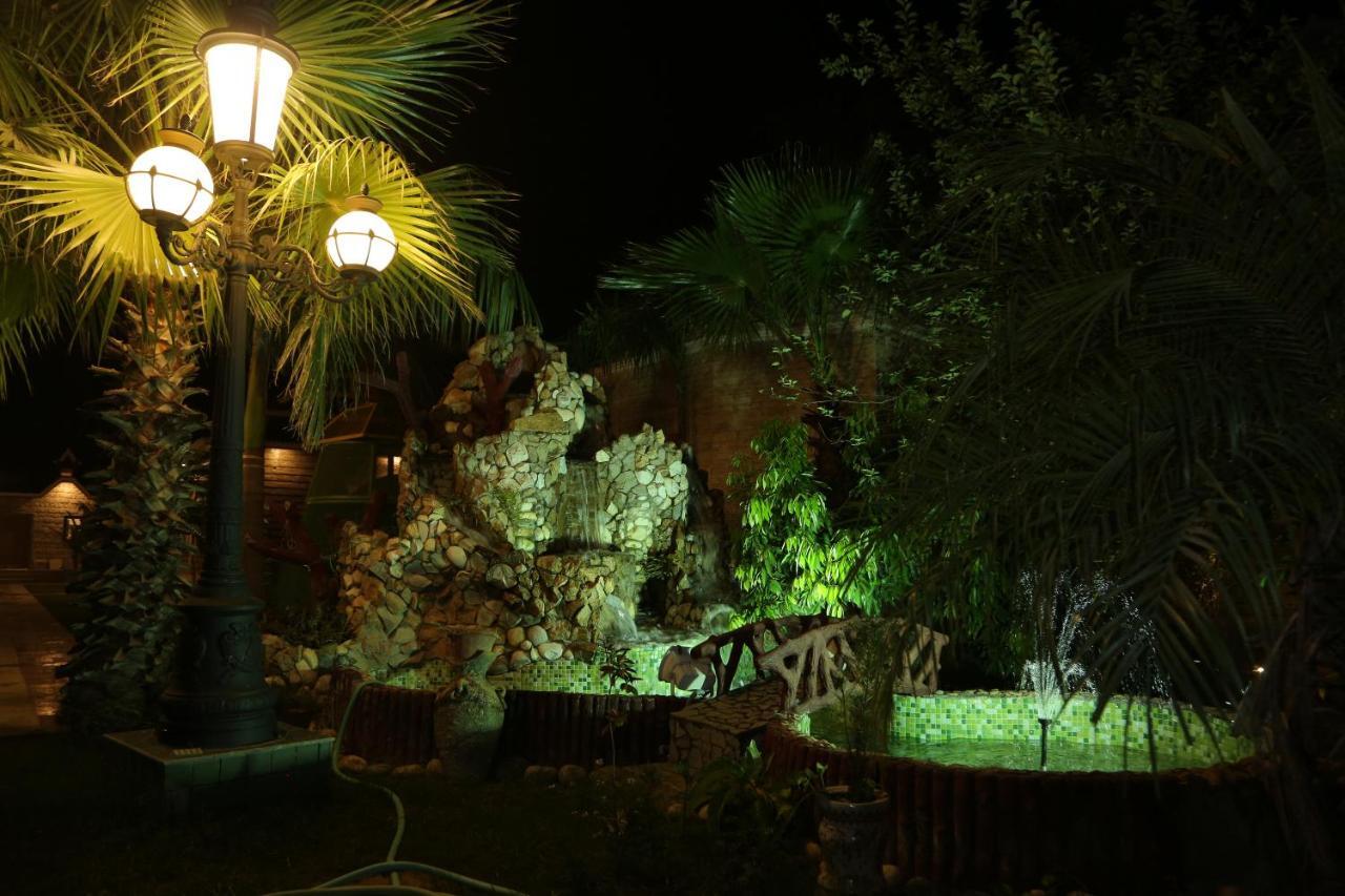 Mann The Palm Retreat Hotell Lucknow Eksteriør bilde