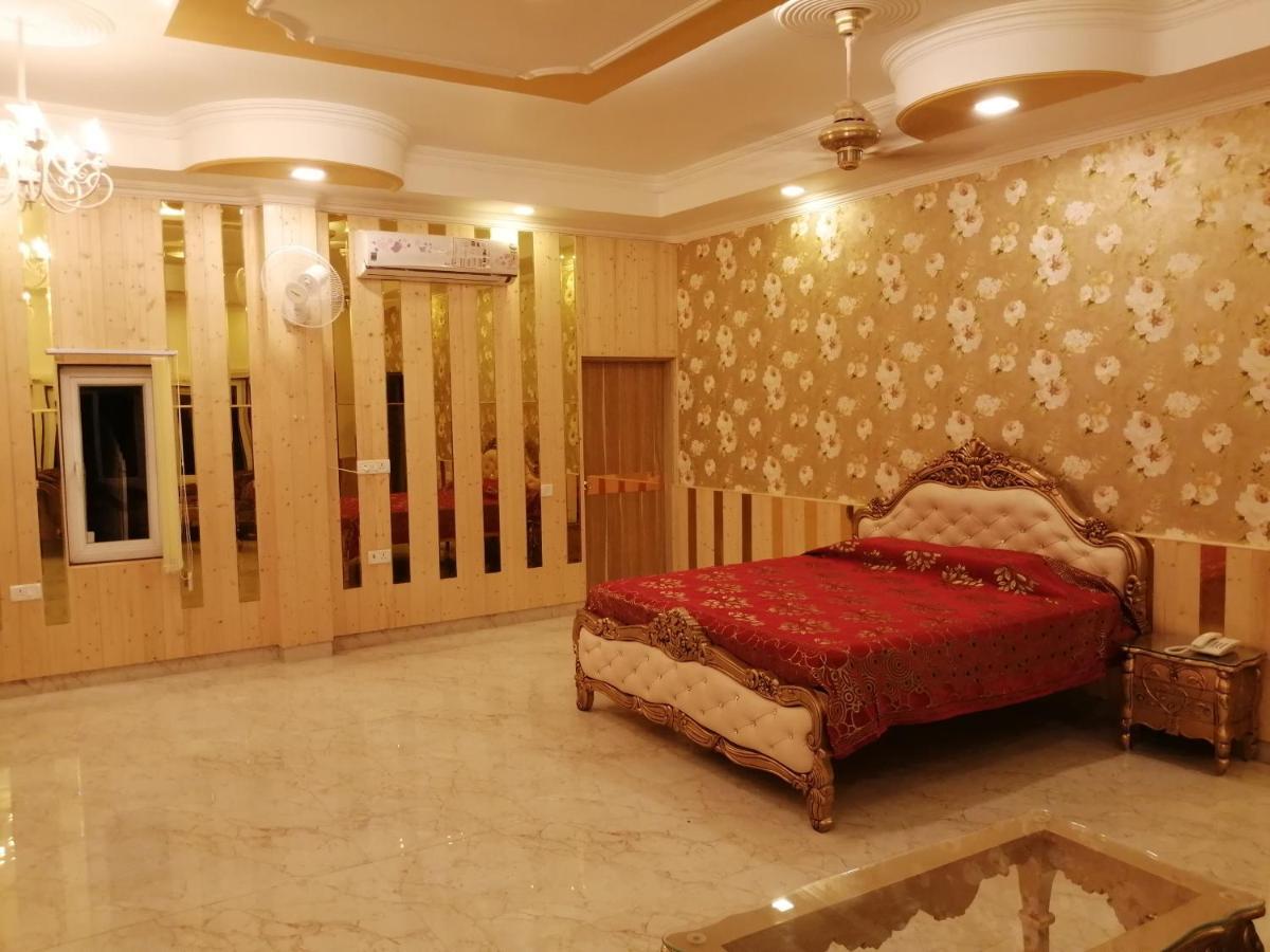 Mann The Palm Retreat Hotell Lucknow Eksteriør bilde
