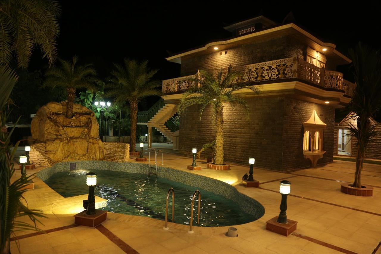 Mann The Palm Retreat Hotell Lucknow Eksteriør bilde