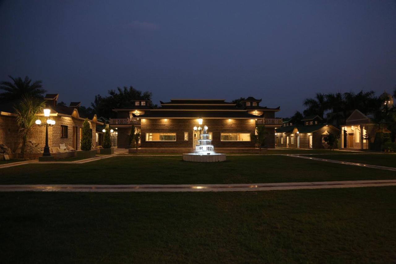 Mann The Palm Retreat Hotell Lucknow Eksteriør bilde