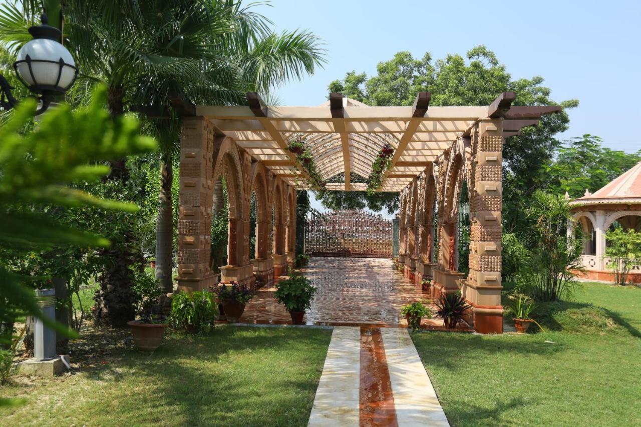 Mann The Palm Retreat Hotell Lucknow Eksteriør bilde