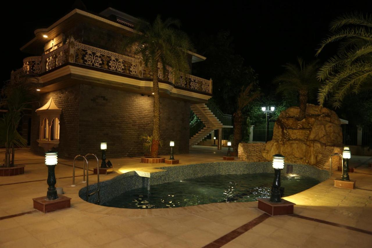 Mann The Palm Retreat Hotell Lucknow Eksteriør bilde