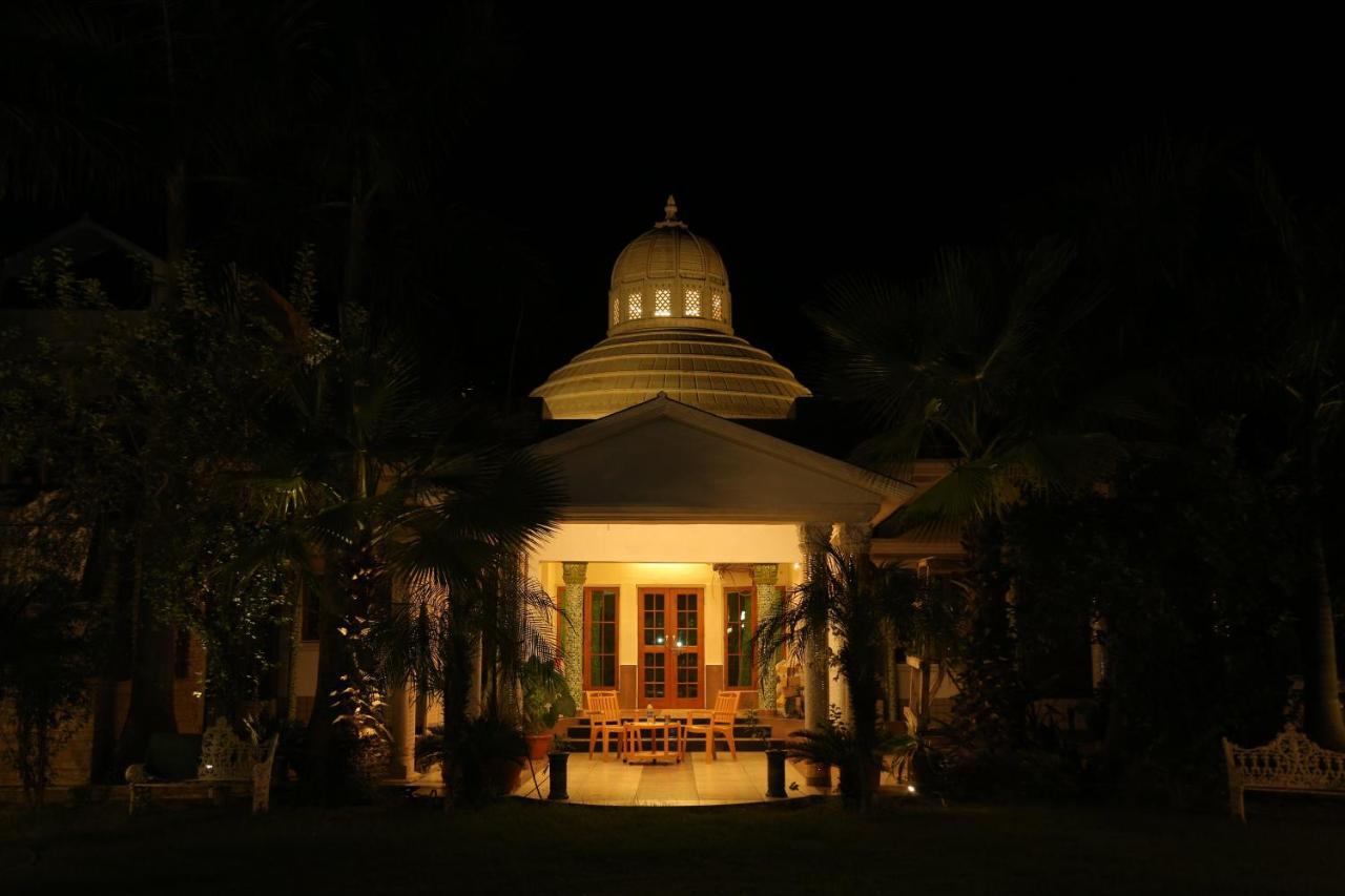 Mann The Palm Retreat Hotell Lucknow Eksteriør bilde
