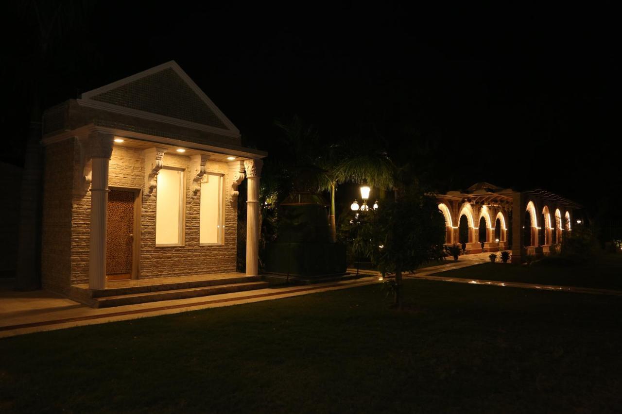 Mann The Palm Retreat Hotell Lucknow Eksteriør bilde