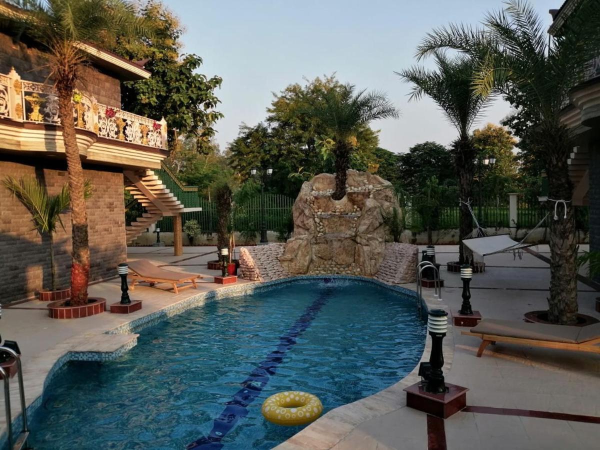 Mann The Palm Retreat Hotell Lucknow Eksteriør bilde