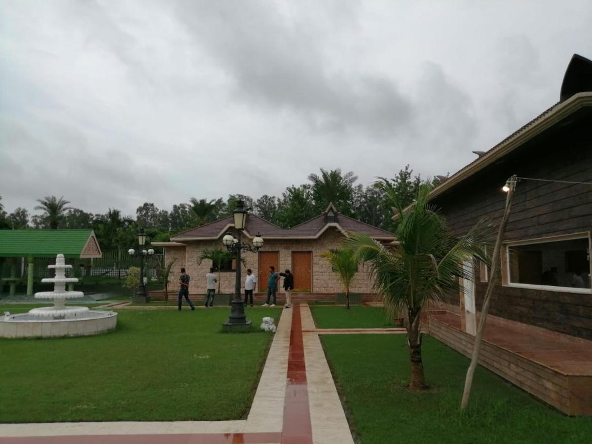 Mann The Palm Retreat Hotell Lucknow Eksteriør bilde