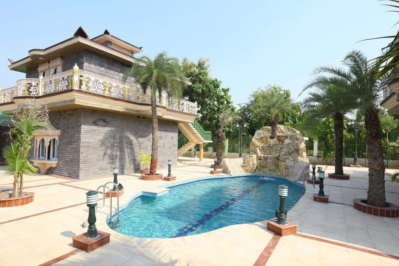 Mann The Palm Retreat Hotell Lucknow Eksteriør bilde