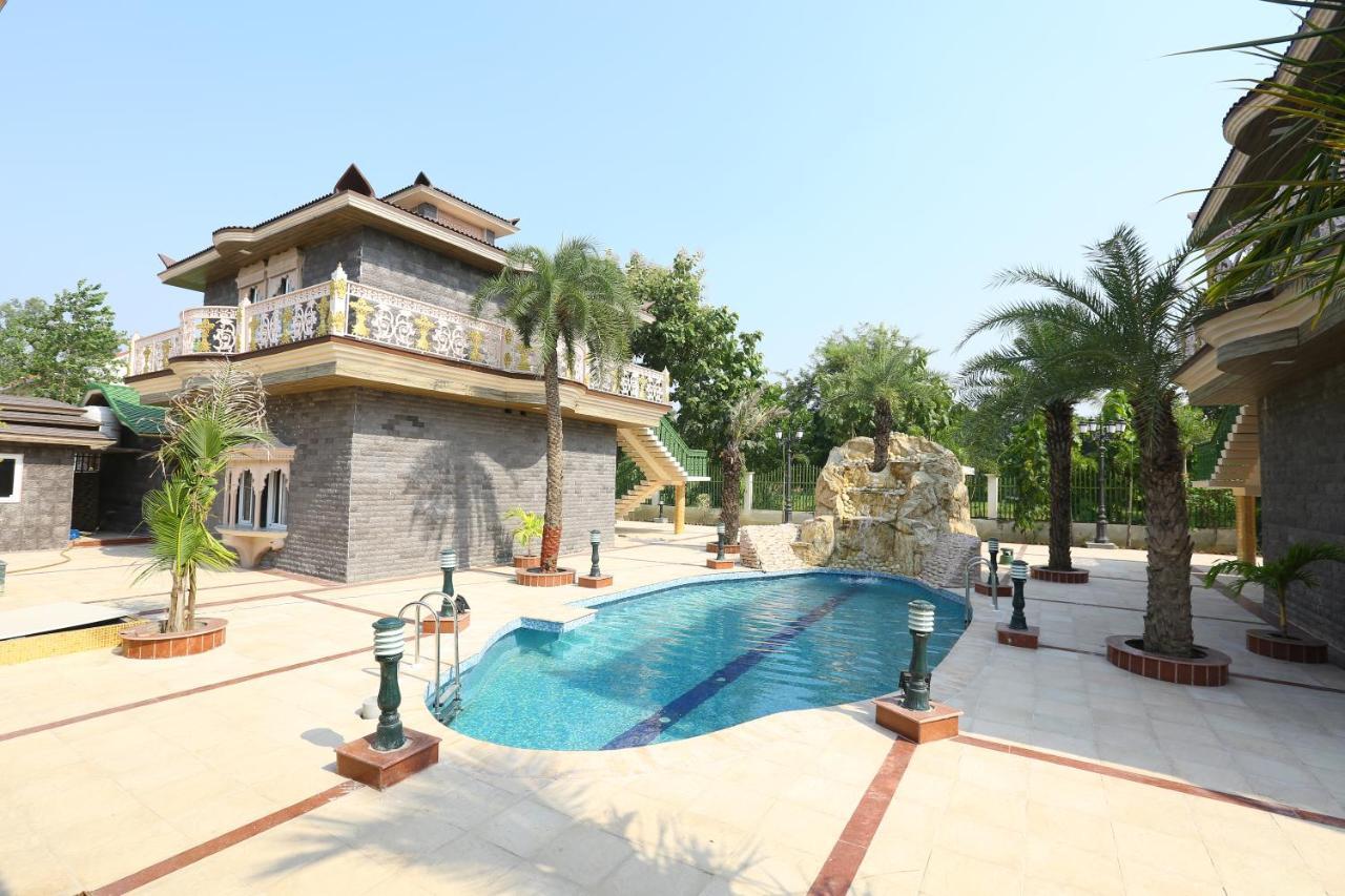 Mann The Palm Retreat Hotell Lucknow Eksteriør bilde