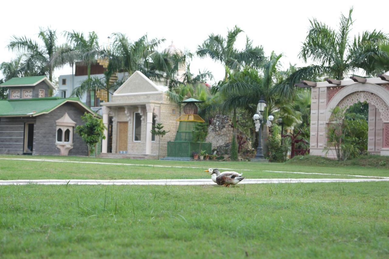 Mann The Palm Retreat Hotell Lucknow Eksteriør bilde