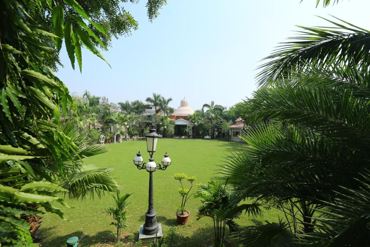 Mann The Palm Retreat Hotell Lucknow Eksteriør bilde