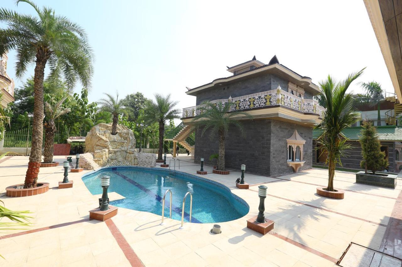 Mann The Palm Retreat Hotell Lucknow Eksteriør bilde